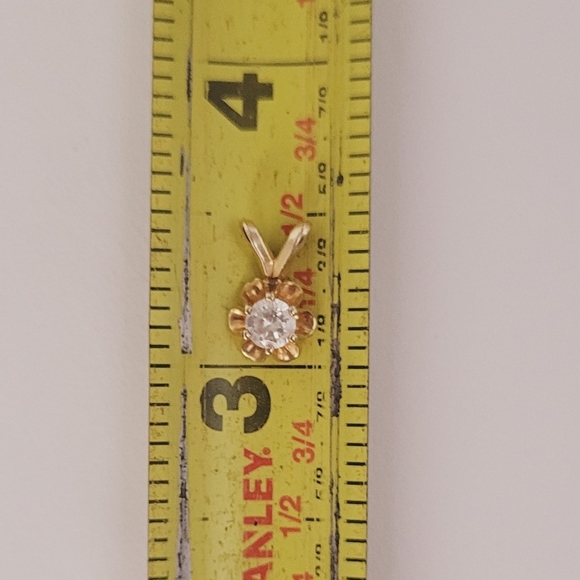 Vintage solid 14k gold genuine Diamond buttercup  Necklace 1/2" - Picture 9 of 11